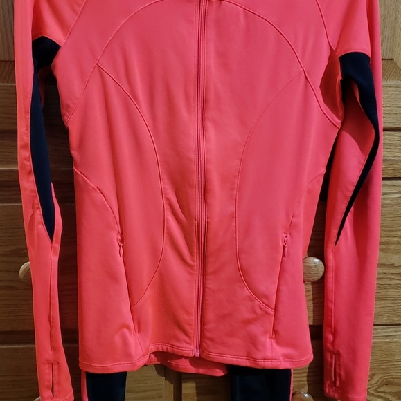 Like New Under Armour matching Athletic Suit - Picture 3 of 8